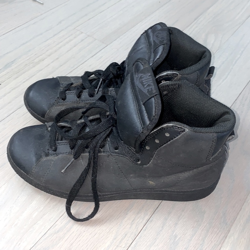 Black Nike Sneakers